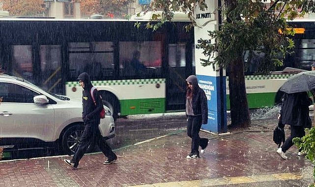 Bursa’da Yağmur Etkili Olurken, Hava Sıcaklığı Düştü