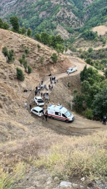 cenaze torenine gidiyorlardi sehidin yakinlarinin bulundugu arac sarampole devrildi 2 ZscagJin