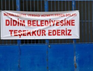 Didim Belediye Başkanı Hatice Gençay Kendisine Pankart ile Teşekkür Ettirdi