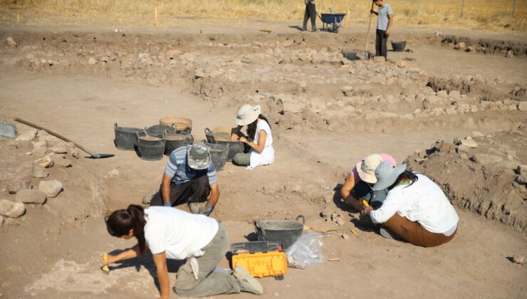 Domuztepe’de 7 Bin 450 Yıllık 3 Silo ve Damga Mühürler Bulundu