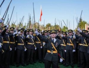 Fatih Altaylı: Genç Teğmenlerin Atatürk’e Bağlılıkları Tamamen Organik, Rahatsız Olanlar Din ve Etnisite Üzerinden Siyaset Yapanlar