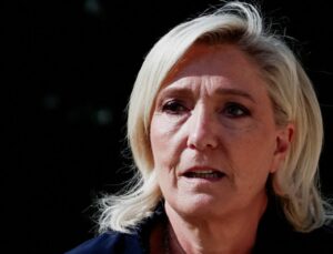 Fransız Aşırı Sağcı Lider Le Pen Gelecek Yıl Yeniden Sandığa Gidilmesini İstedi