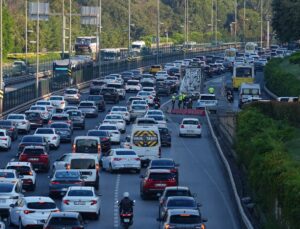 Haftanın Son İş Gününde Trafik Yoğunluğu