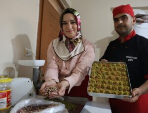 Hatay’da Depremzede Çiftin Aşk Baklavası