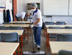 İlçe Milli Eğitim Müdürlüğü’nden Belediyenin Okullarda Temizlik Hizmetine Engel