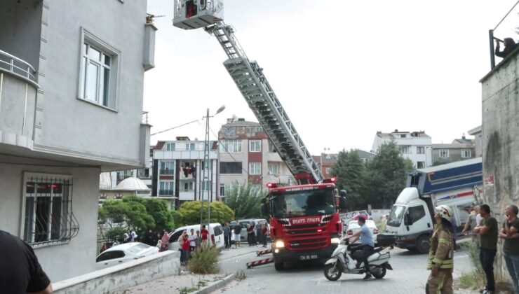 İstanbul – Esenyurt’ta 4 Katlı Binada Yangın: Mahsur Kalan 4 Kişiyi İtfaiye Kurtarıldı