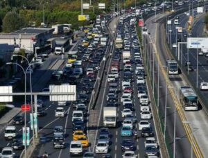 İstanbul’da Haftanın Dördüncü İş Gününde Trafikte Yoğunluğu Yüzde 56’ya Ulaştı