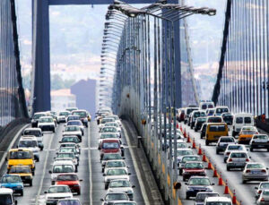 İstanbul’da Haftanın Dördüncü İş Gününde Trafikte Yoğunluk Yaşanıyor; Yüzde 72’ye Ulaştı