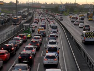 İstanbul’da Haftanın İlk İş Gününde Trafik Yoğunluğu Yaşanıyor