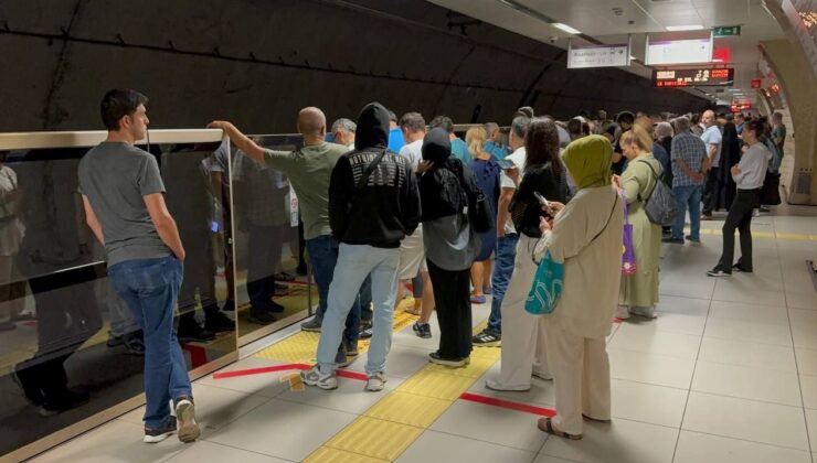 İstanbul’da Metro Arızası: Yolcular Vagonda Kaldı