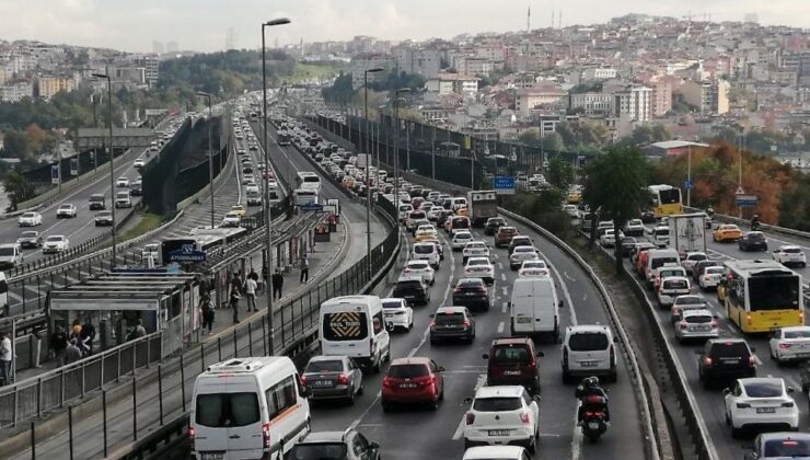 İstanbul’da Sabah Saatlerinde Trafik Yoğunluğu Yüzde 76’ya Ulaştı