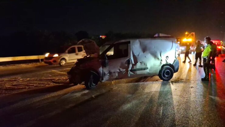 İzmir’de Kaza: Sürücü Hayatını Kaybetti, Yolcu Hafif Yaralandı