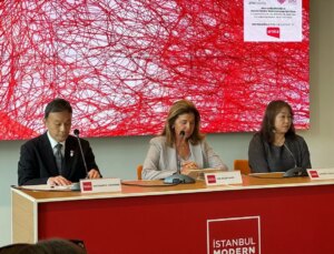 Japon Sanatçı Chiharu Shiota’nın İstanbul Modern’deki Standı Açıldı