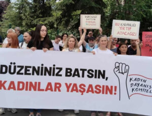 Kadın Cinayeti Davasında Yargıçtan Kadın Öğretmene Kıyafet Azarı: Önünüzde Düğme Yok Mu, Büstiyer Beğenilen Olmamış