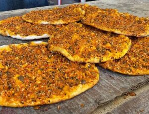 Kahvaltıların Yeni Favorisi: Biberli Ekmek