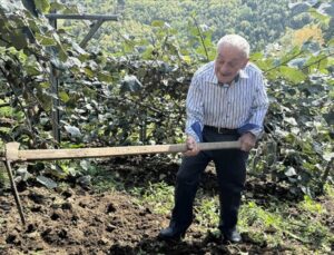 Karadeniz’in İhtiyar Delikanlıları, Topraktan Ayrılamıyor