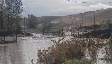 Kars’ta Sel: Ev ve Ahırları Su Bastı