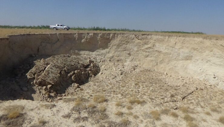 Konya’da Büyük 10 Metre Derinliğinde Obruk! Ekipler Bölgede, İncelemeler Sürüyor