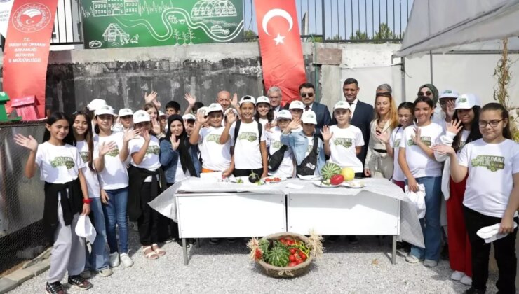 Kütahya Valisi Musa Işın, ‘Okuldaki Çiftlik Projesi’ Hasat Programına Katıldı