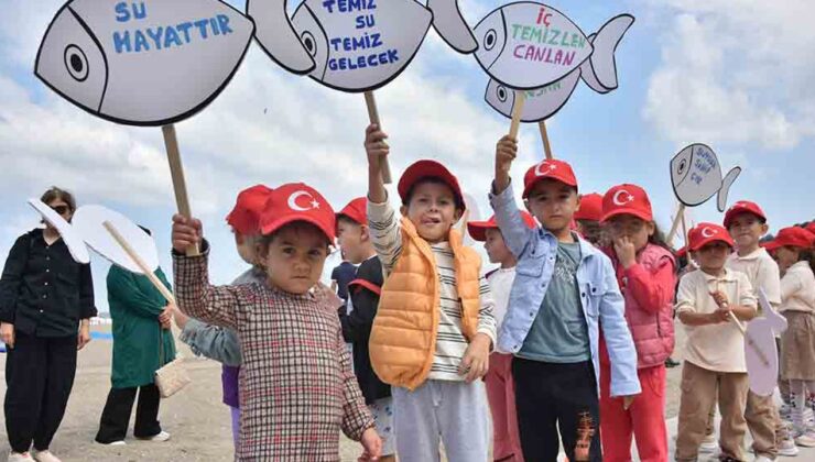 Mavi Bayraklı Plajda Öğrencilerden Anlamlı Etkinlik