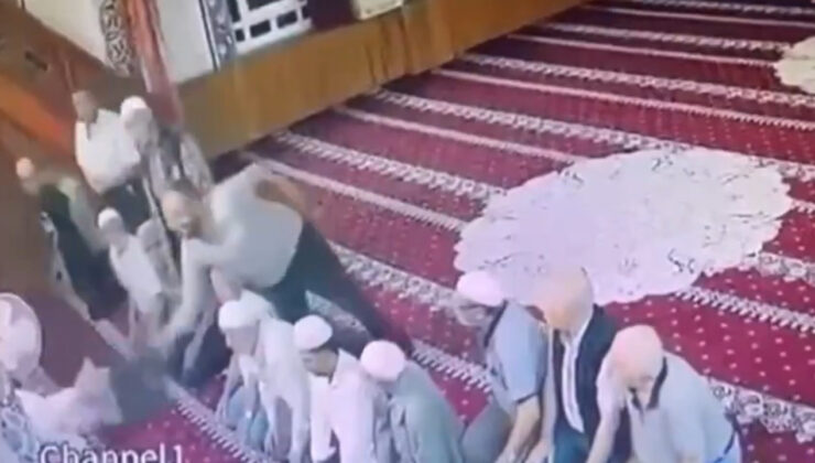 Namaz Sırasında İmama Saldıran Kişi Akıl Hastası Çıktı