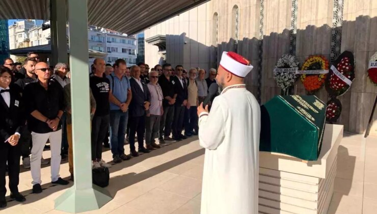 Öğretmen Pilot Ünal Aster İçin Taksim Camii’nde Cenaze Töreni Düzenlendi