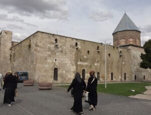 Önünden Binlerce Kişi Geçiyor Ama Birçok O Kabrin Kime Ait Olduğunu Bilmiyor