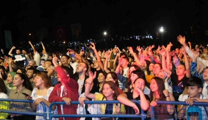 Orhaneli Karagöz Şenliği ve Kurtuluş Şenlikleri Coşkuyla Kutlandı