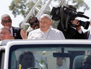 Papa Francis, Mesleğinin En Uzun Yolculuğunu Tamamladı: “ABD Seçimlerinde “Kötünün İyisi” Seçilecek”