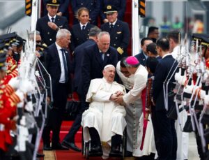 Papa Francis’in Asya Turu Endonezya’nın En Büyük Mescidinde Başlıyor