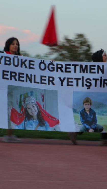 rektore sirtlarini donup elektrikleri kestiler odtude mezuniyet torenine damga vuran protesto 2 9JQr82dp