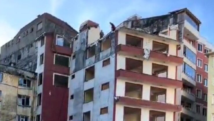 Rize’de Pes Dedirten Anlar! Binada İşçiler Varken Yıkıma Devam Ettiler