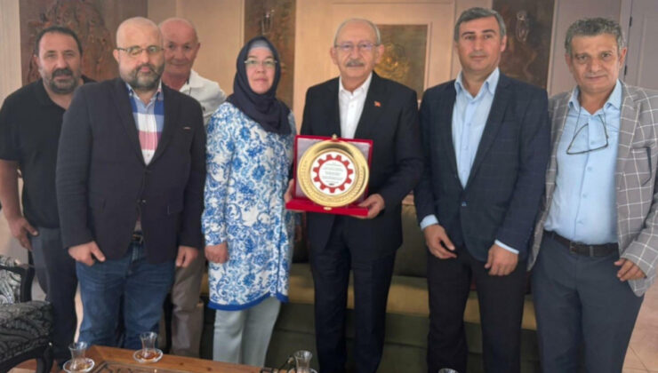 Sosyal Adalet Derneği’nden Kemal Kılıçdaroğlu’na Plaket