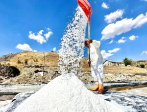 Tunceli’de 1700 Rakımlı İlçede Klasik Yollarla Doğal Tuz Üretimi