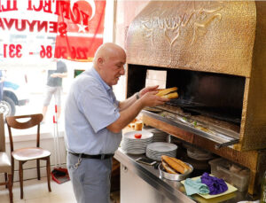 Yılın Ahi’si Dededen Kalma Tezgahta 7 Yaşından Beri Köfte Pişiriyor