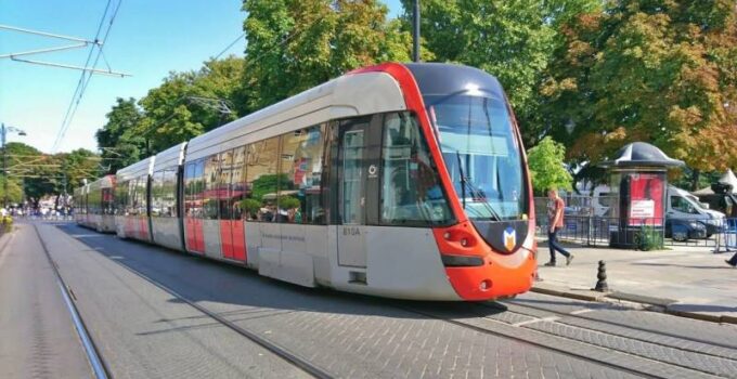 Aksaray Tramvay İstasyonu Tek Yönlü Kapatılıyor