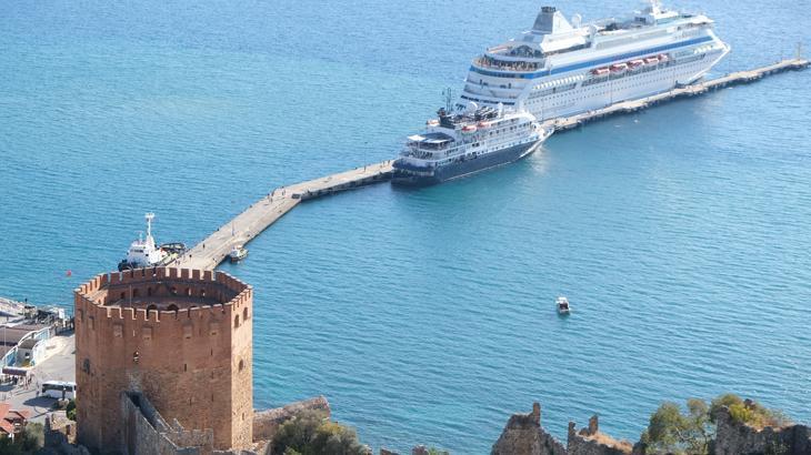 Alanya’ya 2 Kruvaziyer ile 1132 Turist Geldi