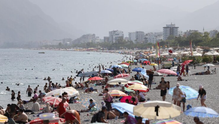 Antalya’da Ağustos Rekoru: Hava Yolu ile 10 Milyon Turist Geldi