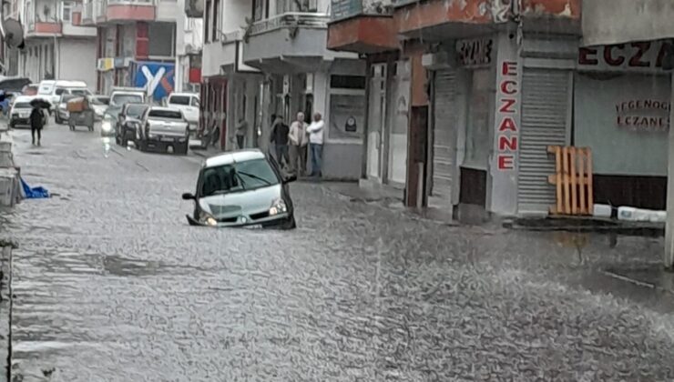 Artvin’in Hopa İlçesinde Sağanak Hasara Yol Açtı