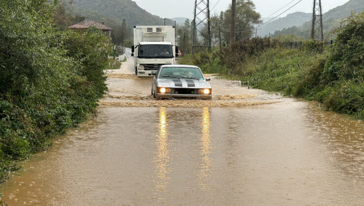 Bartın’da Dere Taştı, Kara Yolu Ulaşımı Aksadı