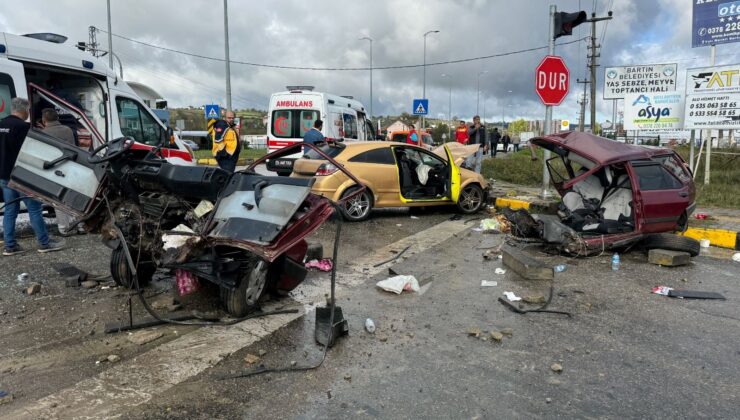 Bartın’da Feci Kaza: Otomobil İkiye Bölündü