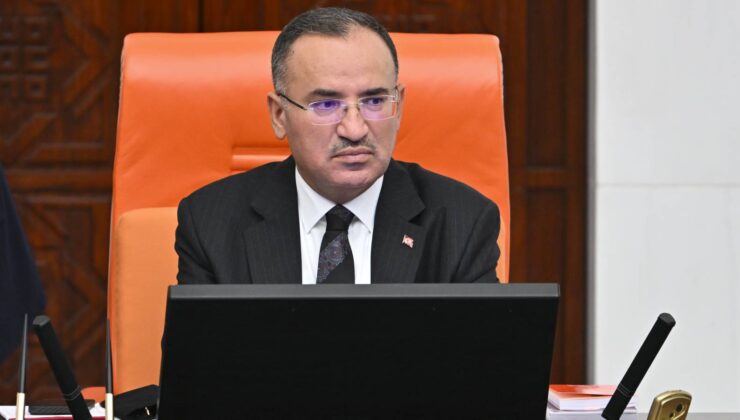 Bekir Bozdağ’dan Gülen Açıklaması: Teröristbaşının Ölümü, Türkiye’nin FETÖ ile Mücadelesini Asla Zaafa Uğratmayacaktır