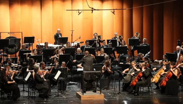 Bursa Bölge Devlet Senfoni Orkestrası Dönem Açılış Konserini Gerçekleştirdi