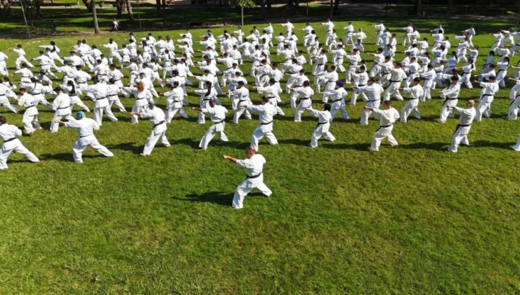 Bursa’da 240 Kişilik Karate Gösterisi Görsel Şölen Oluşturdu