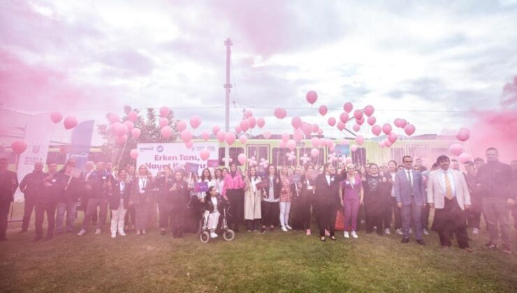 Bursa’da Pembe Balonlar Farkındalık İçin Gökyüzüne Bırakıldı