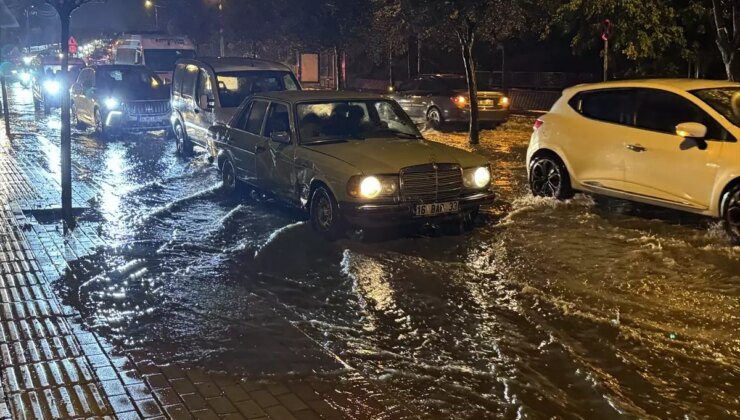 Bursa’da Sağanak Yağış Hayatı Olumsuz Etkiledi