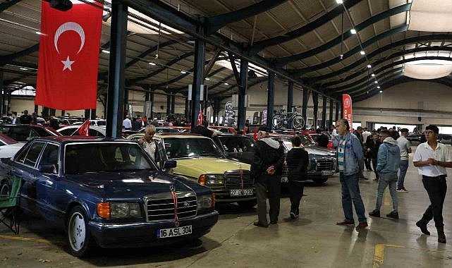 Bursa’daki Klasik Araç Fuarına 15 Kentten 300 Araç Katıldı