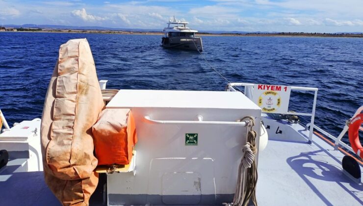 Çanakkale Boğazı’nda Sürüklenen Tekne Kurtarıldı