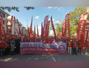 DİSK’in “Büyük İşçi Buluşması” İçin Ankara’ya Gelen İşçiler, “Gelirde, Vergide, Ülkede Adalet İstiyoruz” Diyerek Anıtpark’a Yürüdü