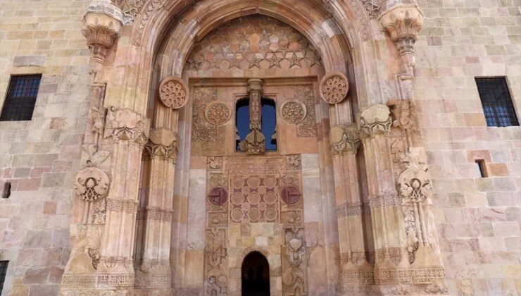 Divriği Ulu Camii ve Darüşşifası Yeniden Ziyarete Açıldı